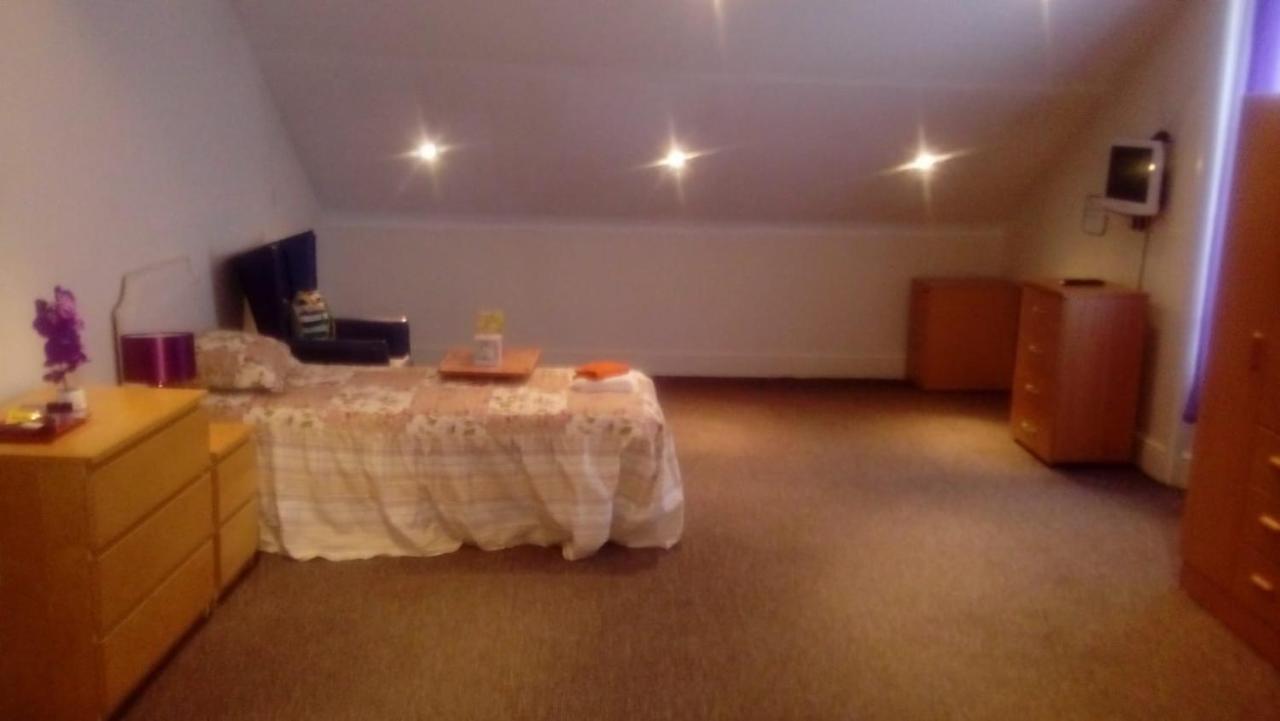 Carer 4 You Residential Home Upholland Esterno foto