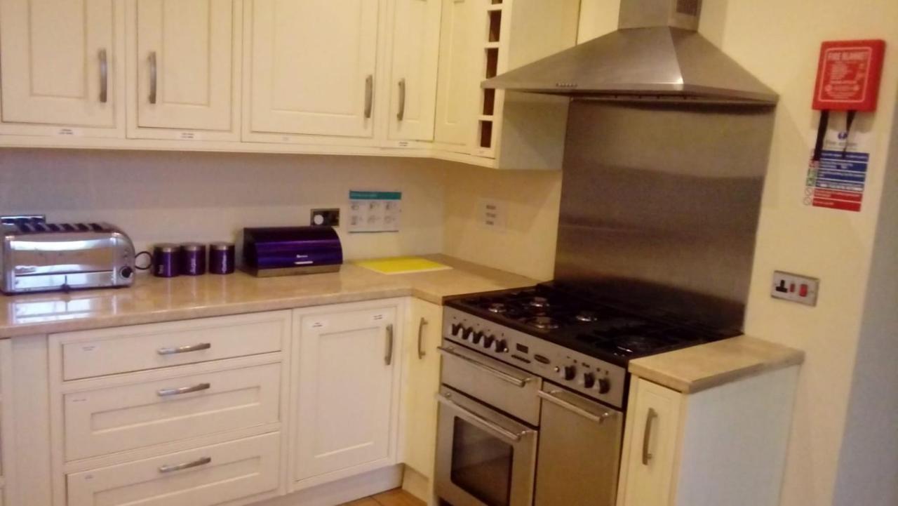Carer 4 You Residential Home Upholland Esterno foto
