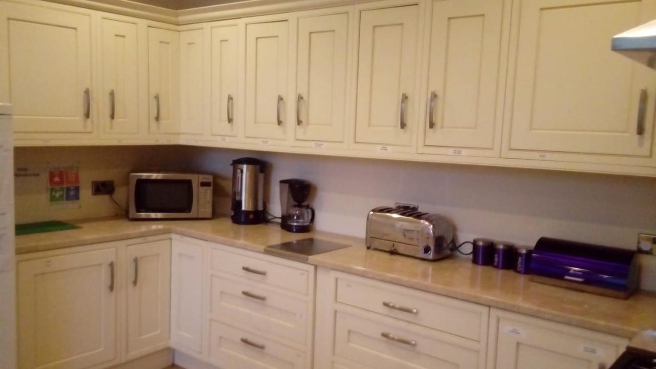 Carer 4 You Residential Home Upholland Esterno foto
