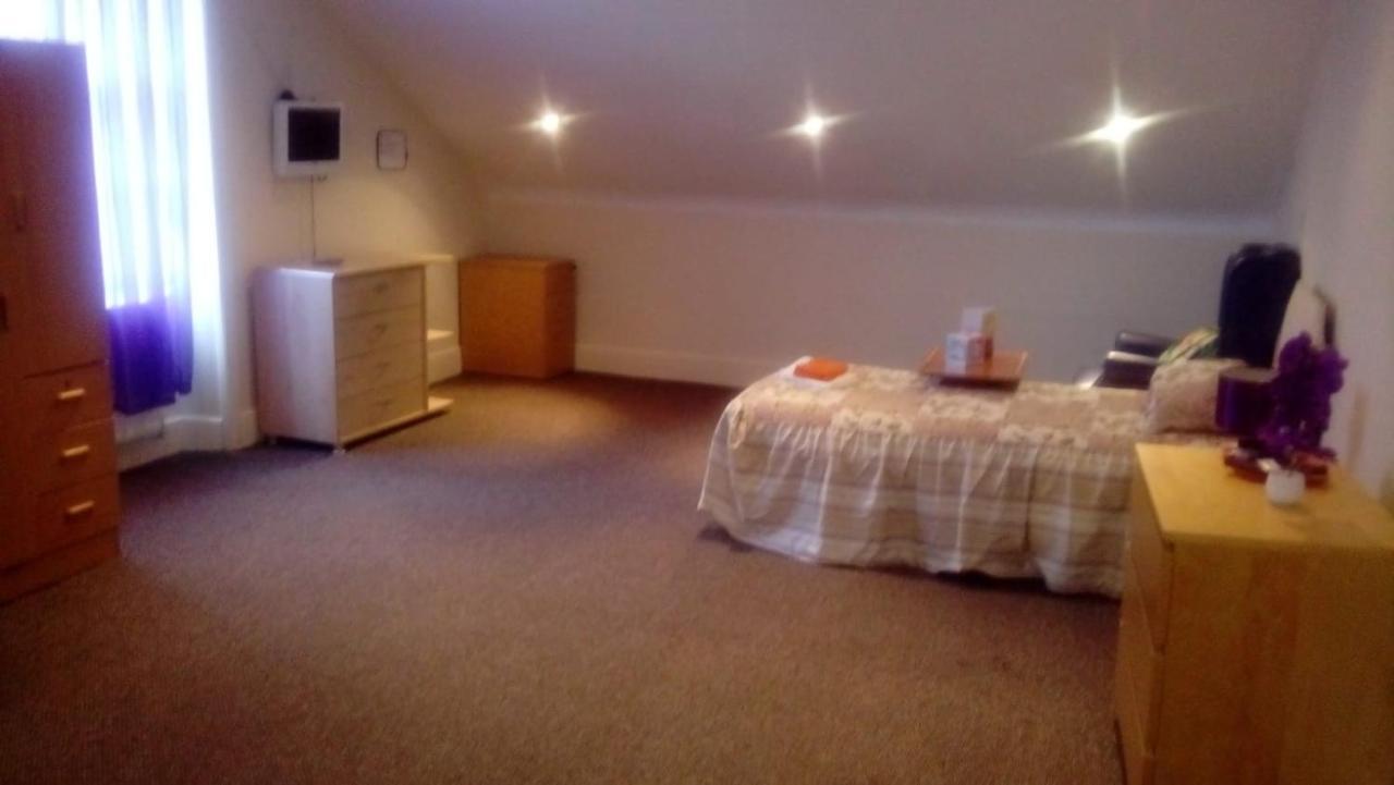 Carer 4 You Residential Home Upholland Esterno foto