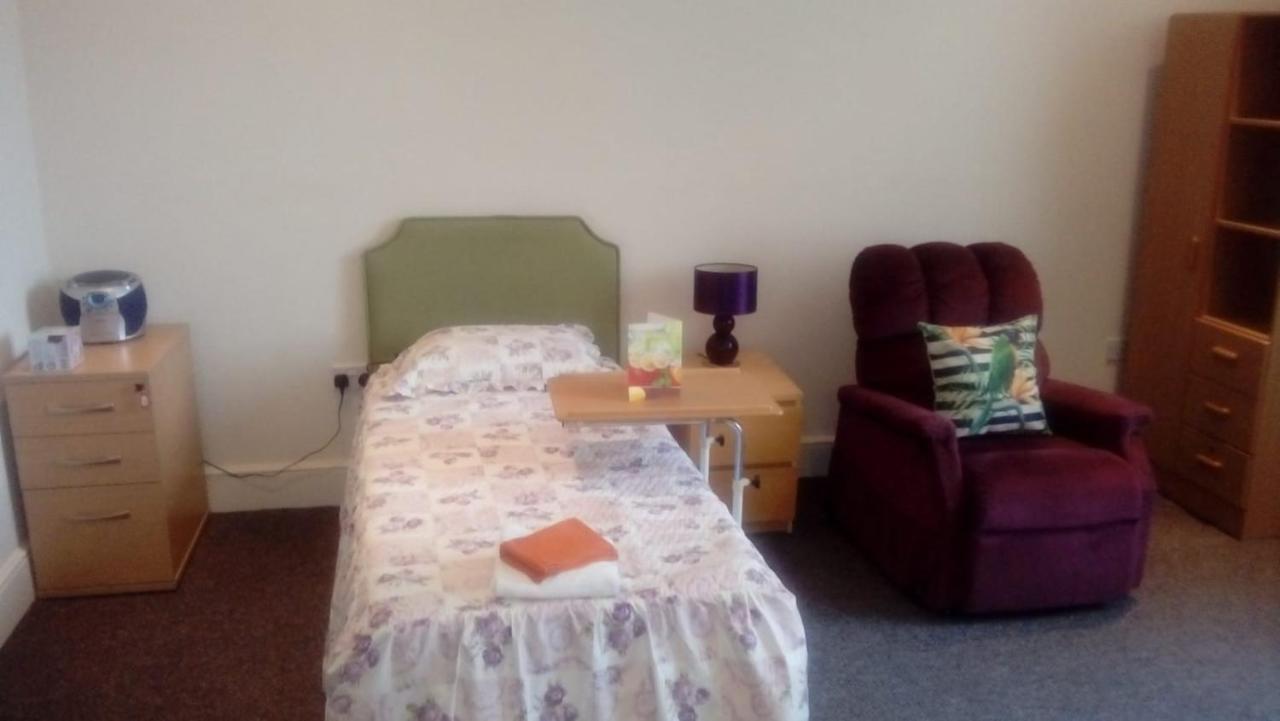Carer 4 You Residential Home Upholland Esterno foto