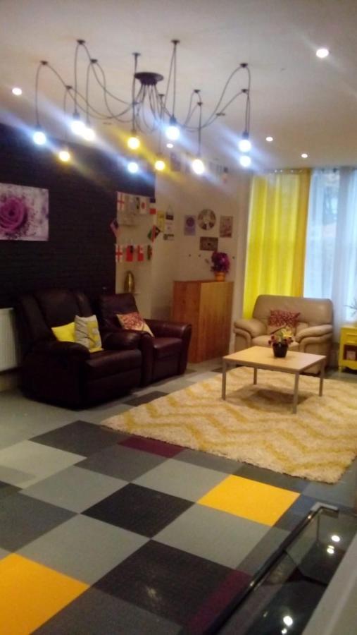 Carer 4 You Residential Home Upholland Esterno foto